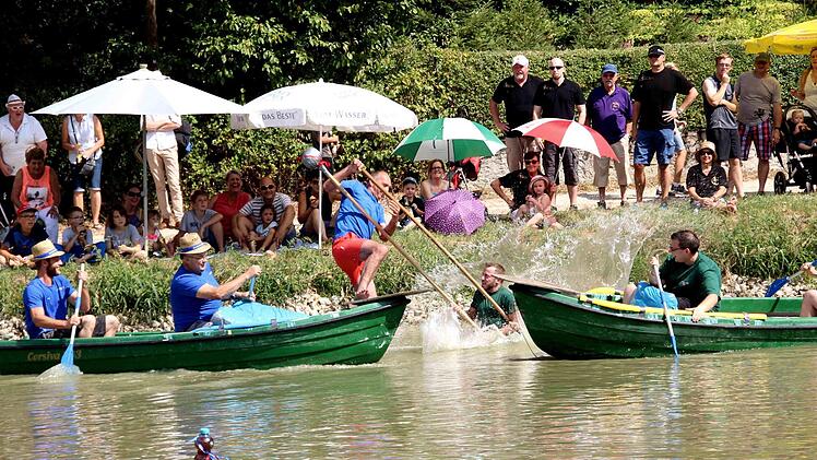 Bürgermeister Heinrich Süß geht baden.   Foto: Richard Sänger