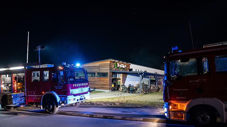 Mainleus: Großbrand in Schreinerei - 150 Feuerwehrkräfte im Einsatz