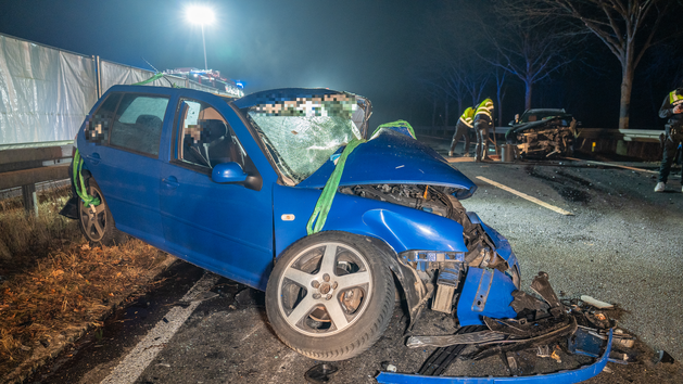 B4 bei Untersiemau: 18-Jährige stirbt nach Geisterfahrt bei schwerem Unfall