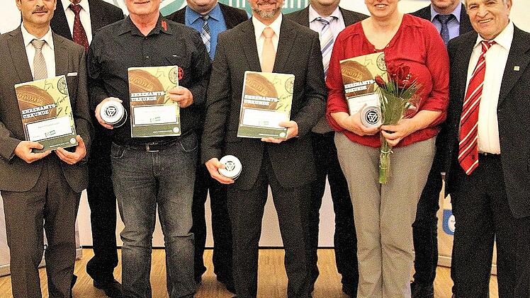 Uhren und Urkunden für Klubmitarbeiter