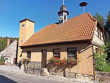Das Gemeindehaus in Merlach soll saniert werden. Für mehr Platz sorgt die Ausquartierung der Feuerwehr: Sie wird ein Extragebäude erhalten.
