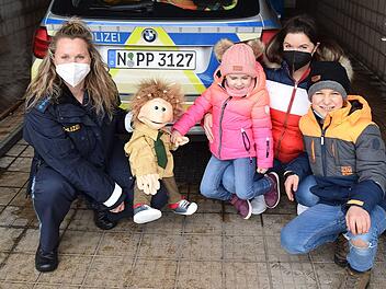 Schwabach: Sophia (4) hat panische Angst vor Polizei - ungewöhnliche Aktion sorgt für Beifall im Netz