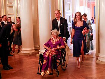 Prinzessin Astrid (vorne)