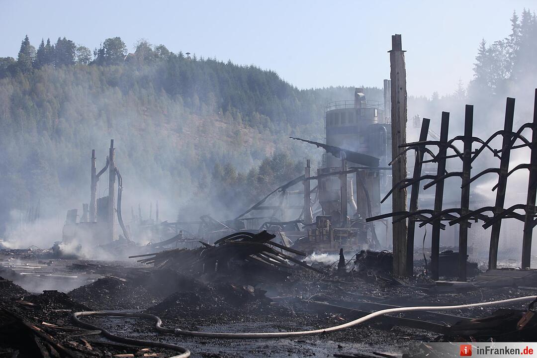 Verwüstung nach Sägewerk-Brand