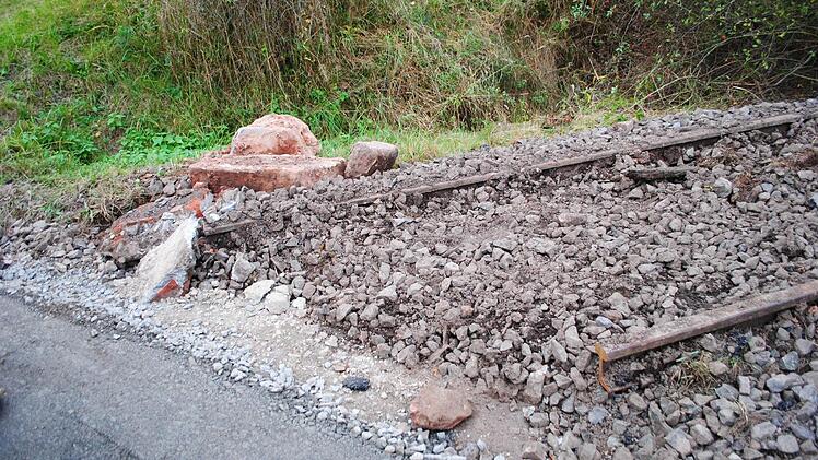 Bei Riedenberg ist die Bahnlinie bereits gekappt. Foto: Evelyn Schneider