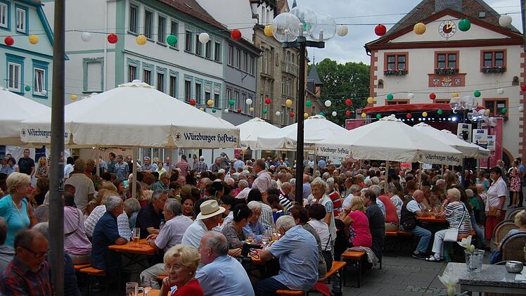 Das Bad Kissiner Weinfest ist eröffnet.  Foto: Sigismund von Dobschütz