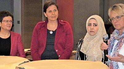 Podiumsgespräch mit v. l. MdL Gudrun Brendel-Fischer, Schulrätin Kerstin Zapf, Mezkin Hussein und Elsbeth Oberhammer  Foto: Werner Reißaus