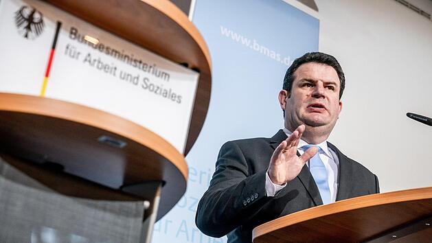 Hubertus Heil (SPD), Bundesminister für Arbeit und Soziales, spricht bei einer Pressekonferenz zum Kabinettsbeschluss für eine "Corona-bedingte Kurzarbeit". Foto: Michael Kappeler, dpa