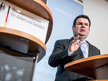 Hubertus Heil (SPD), Bundesminister für Arbeit und Soziales, spricht bei einer Pressekonferenz zum Kabinettsbeschluss für eine "Corona-bedingte Kurzarbeit". Foto: Michael Kappeler, dpa