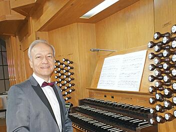 Burkard Ascherl er&ouml;ffnet heute den 33. Bad Kissinger Orgelzyklus.