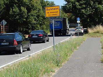 Am Ortsausgang von Burkheim in Richtung Lichtenfels erfolgt der Lückenschluss zum Radweg nach Altenkunstadt.