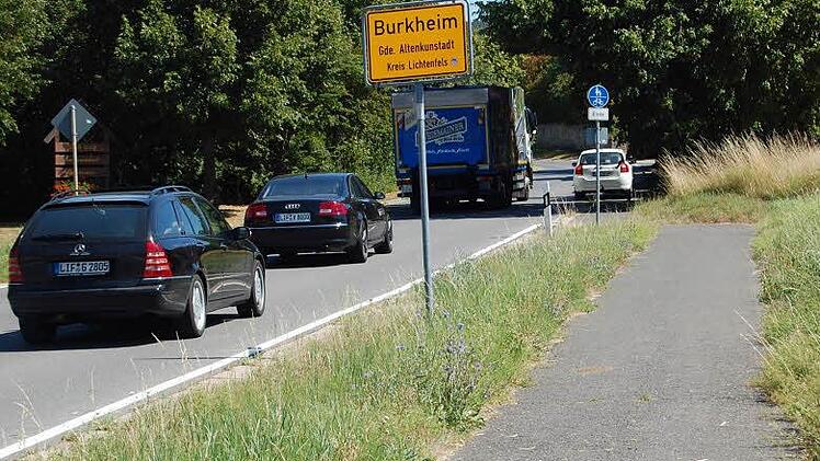 Am Ortsausgang von Burkheim in Richtung Lichtenfels erfolgt der Lückenschluss zum Radweg nach Altenkunstadt.