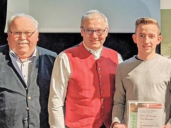 Franz Streit, Georg Rittmayer, Präsident des Vereins der privaten Brauereien Bayern, und Elias Rittmayer (v. l.) Foto: privat