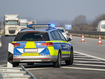 A8 bei G&uuml;nzburg: Ehepaar schwer verletzt - Wohnmobilreifen platzt
