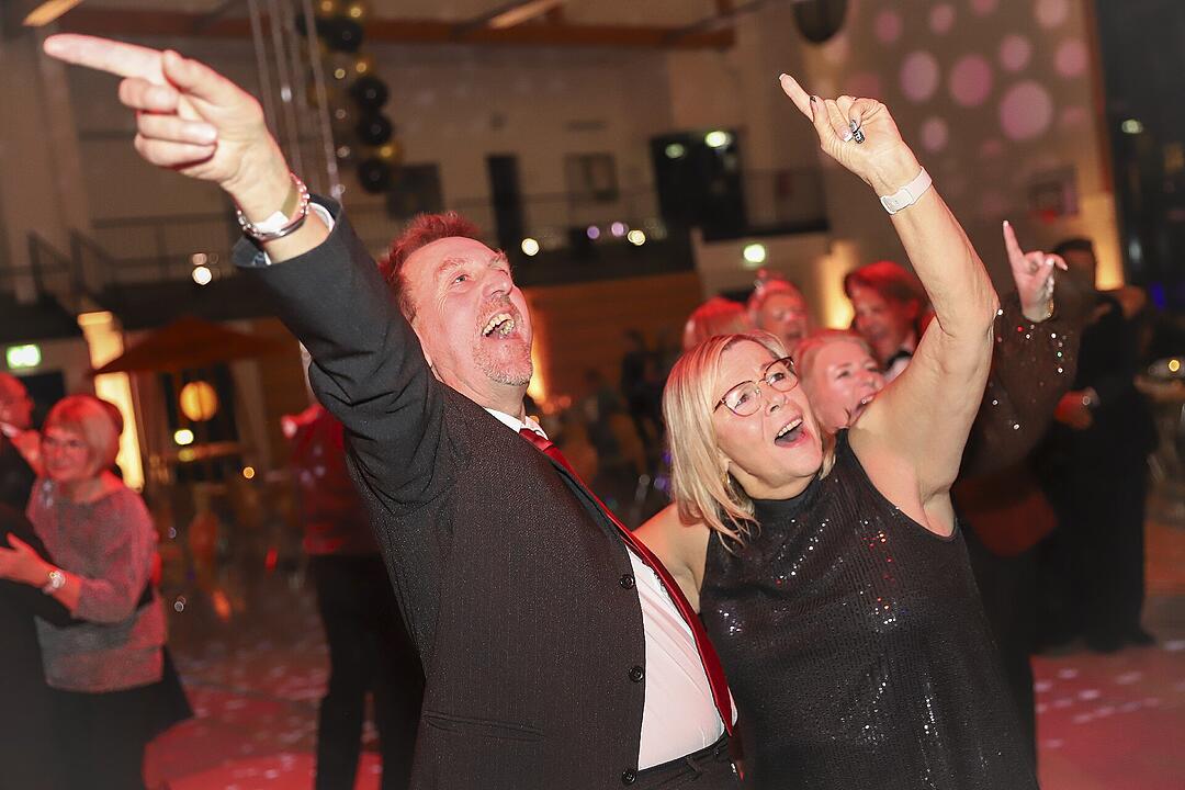 Es wurde in das Jahr 2025 gefeiert.