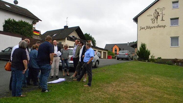 Auf dem Gelände vor der ehemaligen Gaststätte in Bammersdorf soll ein Wohnhaus für sieben Familien entstehen. Foto: Sonja Lengenfelder
