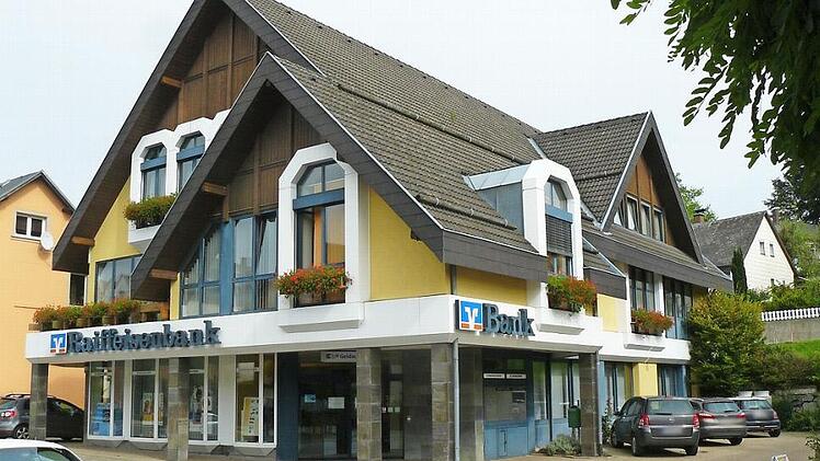 Die Hauptstelle der Raiffeisenbank Oberland eG an der Marktstraße 26 in Marktleugast. Fotos: Klaus-Peter Wulf