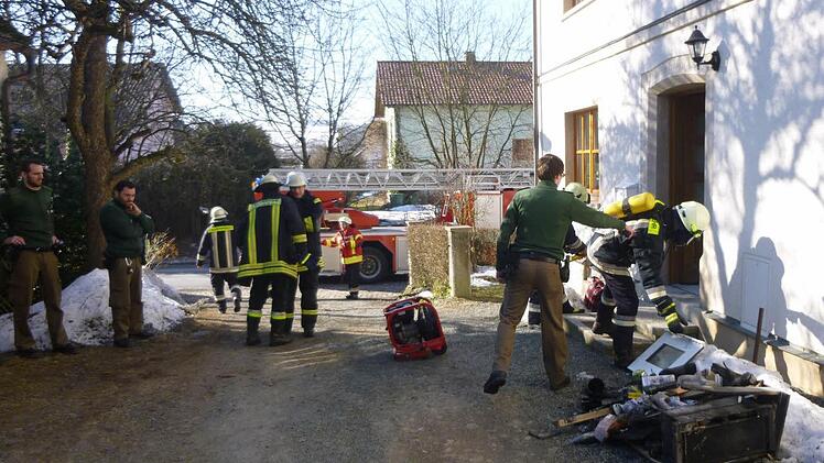Am Dienstagmittag brennt eine Küche in einem Wohnhaus im Marktrodacher Ortsteil Seibelsdorf. Die Feuerwehr war mit rund 30 Mann aus den Wehren Marktrodach, Seibelsdorf, Rugendorf und Kronach im Einsatz.  Foto: Stefan Wicklein