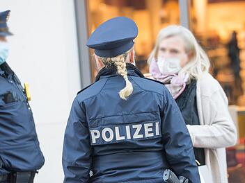 Bei Kontrollen von Polizei und Sicherheitswacht sind im Landkreis Bad Kissingen zahlreiche Verstöße gegen die Corona-Auflagen festgestellt und angezeigt worden.  Foto: Symbolfoto Ulises Ruiz