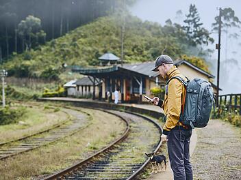 Zug fahren, Zug, Zugreise, Wandern