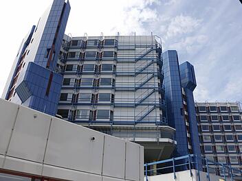 Die Ermittlungen gegen den ehemaligen leitenden Arzt der Klinik für Gefäßchirurgie des Klinikums Bamberg gehen voran. Viele Fragen sind offen.  Foto: Matthias Hoch