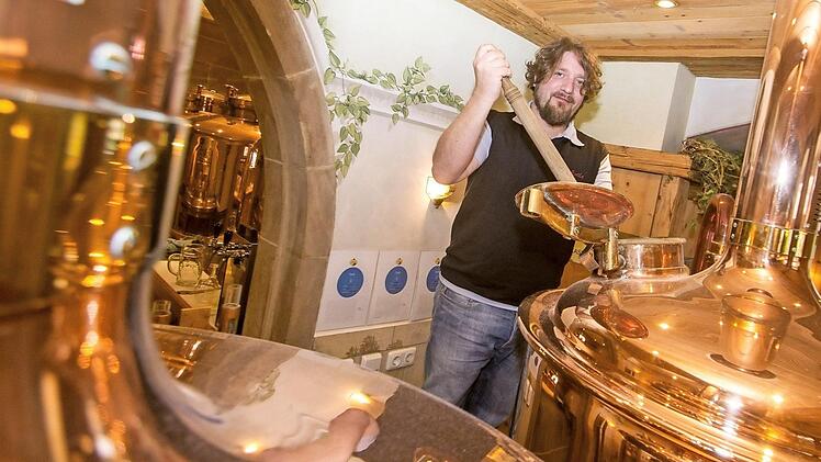 500 Liter braut Markus Ott meist von einer Biersorte. In dieser Zeit sind die Braukessel dann vier bis acht Wochen belegt. Foto: Marian Hamacher