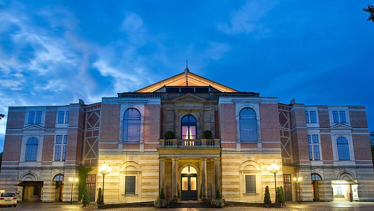 Das Festspielhaus in Bayreuth  Foto: Daniel Karmann/dpa/Archiv