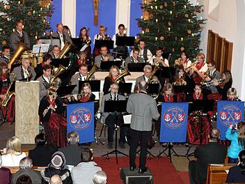 Mit unterschiedlichen Musikrichtungen beeindruckte der Musikverein Höfles-Vogtendorf bei seinem Konzert unter dem Titel "Musik ist unsere Welt" in der Kirche St. Marien.  Foto: Michael Wunder