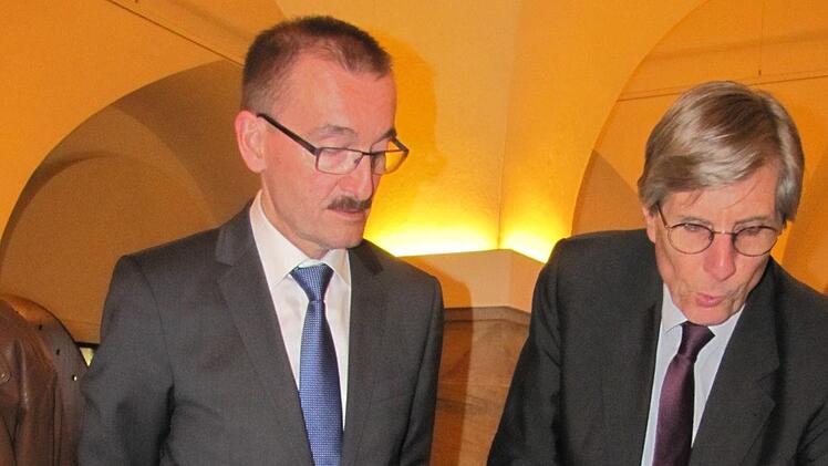 Hans-Herbert Hartan und Klaus Weschenfelder präsentieren das Album mit Grafiken und Zeichnungen deutscher und ausländischer Künstler aus dem 19. und 20. Jahrhundert. Martin Koch