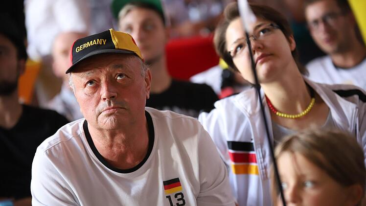 Von der frühen Anstoßzeit ließen sich die Zuschauer nicht abschrecken. Sie sorgten erneut für eine "volle Hütte" in der Kühnlenzpassage. Foto: Marian Hamacher