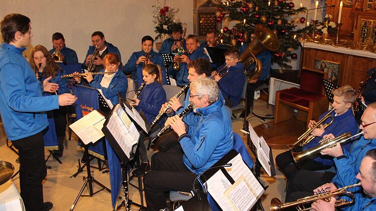 Die Blaskapelle Marktgraitz mit Dirigent Sebastian GeßleinRoland Dietz