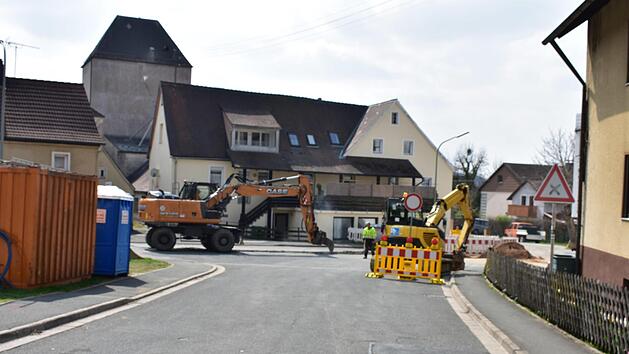 Bei der Neugestaltung des Weißenoher "Plärrers" wird derzeit gebaggert und gegraben. Auch hier soll Platz für Bienen und Insekten "reserviert" werden, um die Artenvielfalt zu fördern. Foto: Petra Malbrich