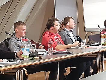 Gemeinderäte beim Runden Tisch in Eggolsheim Foto: Sylvia Hubele