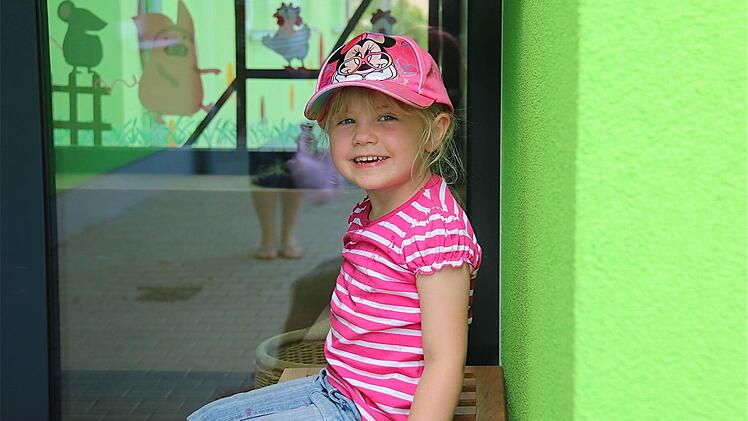 Neue Förderrichtlinien: Glücklich ist die dreijährige Kim in der Kindertagesstätte St. Andreas Wartmannsroth. Foto: Gerd Schaar