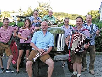 "Oba etz" (Aber jetzt): So nennen sich die musikalischen Weilersbacher.  Foto: Heidi Amon