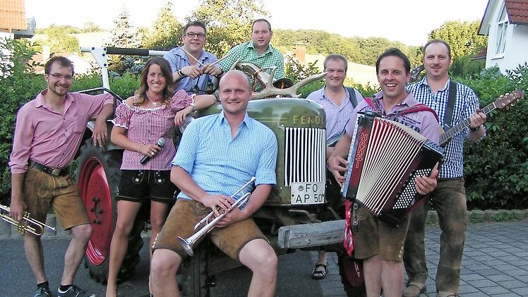 "Oba etz" (Aber jetzt): So nennen sich die musikalischen Weilersbacher.  Foto: Heidi Amon