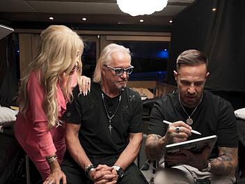 Robert Geiss betritt Neuland: Der 62-J&auml;hrige l&auml;sst sich spontan t&auml;towieren.