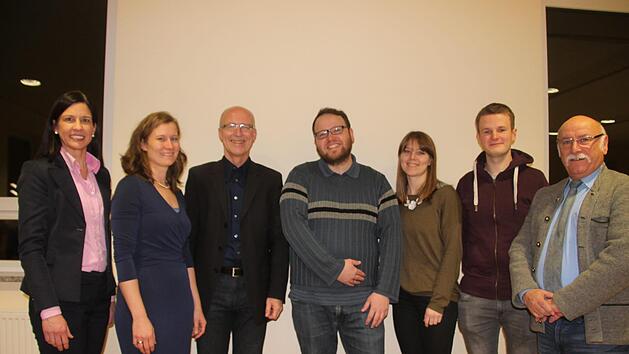 B&uuml;rgermeister Schneider  mit den  Vertretern aus den Bereichen des Tourismusmanagements und der kommunalen Jugend-, Senioren und Familienarbeit (von links): Bianca M&uuml;ller, Damaris Martin, Gerd Schneider, Daniel Dummert, Carmen Somrei, Lukas Meter und Hugo Druck Klein