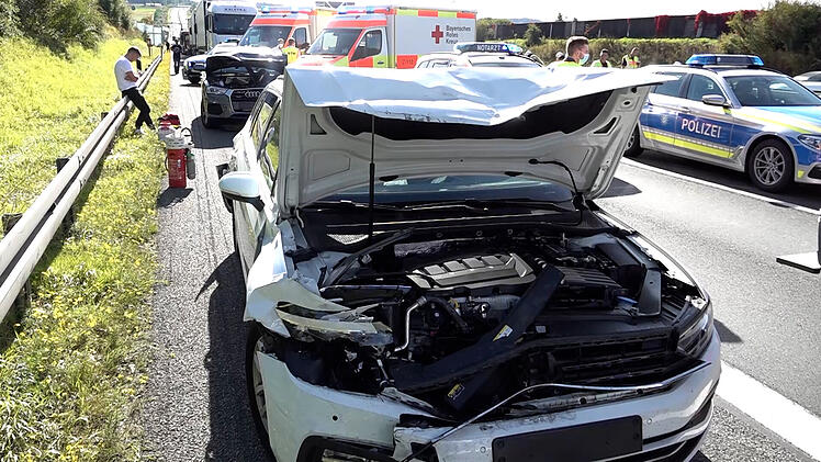 Polizeifahrzeug in Unfall auf A9 verwickelt: Sechs Verletzte