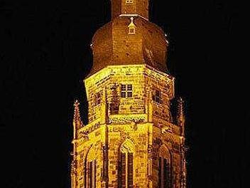 Vom Turm der Coburger Morizkirche herab begrüßt der Posaunenchor St. Moriz in der Silvesternacht um 23.40 Uhr das neue Jahr.Foto: Archiv/Jochen Berger
