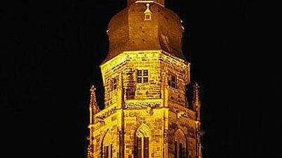 Vom Turm der Coburger Morizkirche herab begrüßt der Posaunenchor St. Moriz in der Silvesternacht um 23.40 Uhr das neue Jahr.Foto: Archiv/Jochen Berger