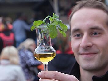 Andreas Lutz nutzt nun auch Pfefferminze und Zitronenmelisse als Grundlage für Destillate. Foto: Gerd Schaar