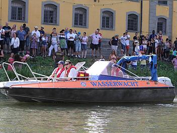 Zu den traditionellen Aufgaben der Wasserwacht z&auml;hlt der Einsatz w&auml;hrend der Sandkerwa. Archivfoto: RiegerPress