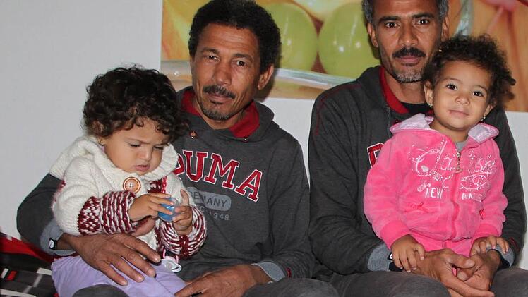 Die beiden Brüder Luqman (links) und Nasradin stammen aus Syrien. Sie leben mit ihrer Familie in der Unterkunft in Motten. Foto: Ulrike Müller/Archiv