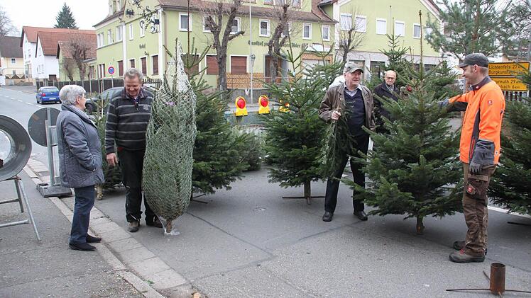 Impressionen von Adventsmarkt und Adventseinläuten in Mainleus. Foto: Stephan Stöckel