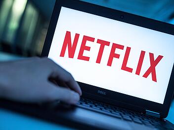 Wird sich bald schon jeder einen eigenen Netflix-Account anlegen müssen? Das Passwort-Sharing nimmt Überhand. Symbolfoto: Alexander Heinl/dpa