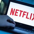 Wird sich bald schon jeder einen eigenen Netflix-Account anlegen müssen? Das Passwort-Sharing nimmt Überhand. Symbolfoto: Alexander Heinl/dpa
