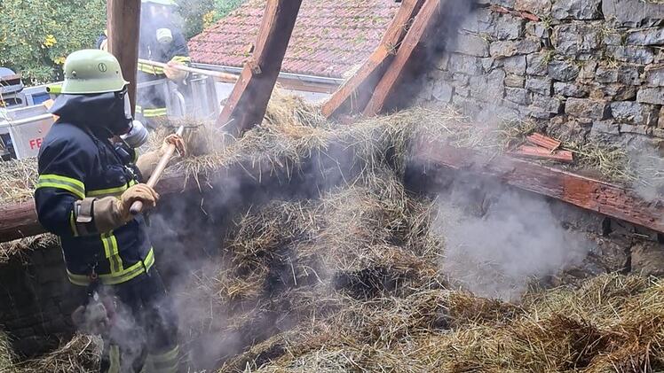 Volkach: Scheunenbrand sorgt für stundenlangen Feuerwehreinsatz - "starke Anstrengung"
