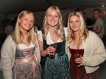 Dirndl vs. Lederhosen