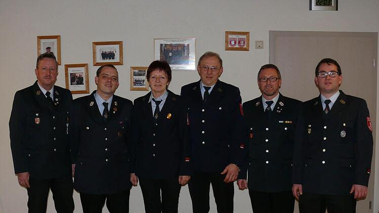 Roland Pfülb, Manuel Schelp, Irmgard Schultheis (Ehrenmitglied), Walter Schultheis (Ehrenmitglied, Wolfgang Besler (Kommandant), Sebastian Reuter (neuer Vorsitzender)